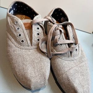 Toms lace up shoes